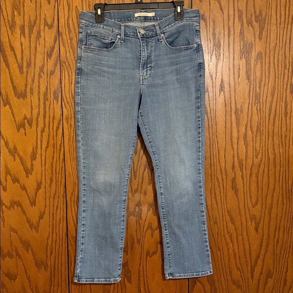 Levi's Women's Straight Leg Jeans - Light Blue w/whiskers
